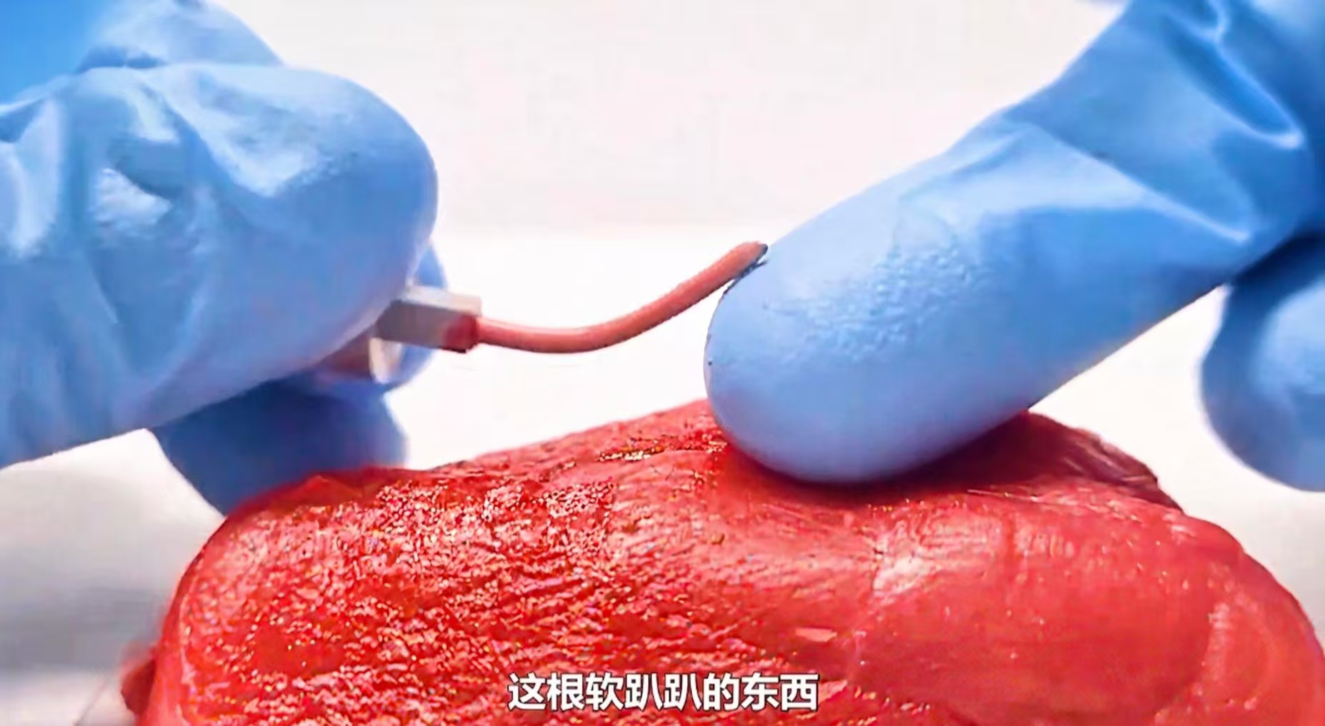 不可思议的新型针头，扎进血管后就会变软，减少对血管的损伤