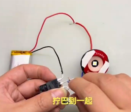 用灯光传递声音