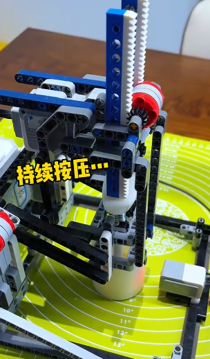 用乐高自制压月饼机