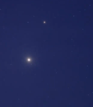 国际空间站穿过冬季大钻石 亮度盖过木星