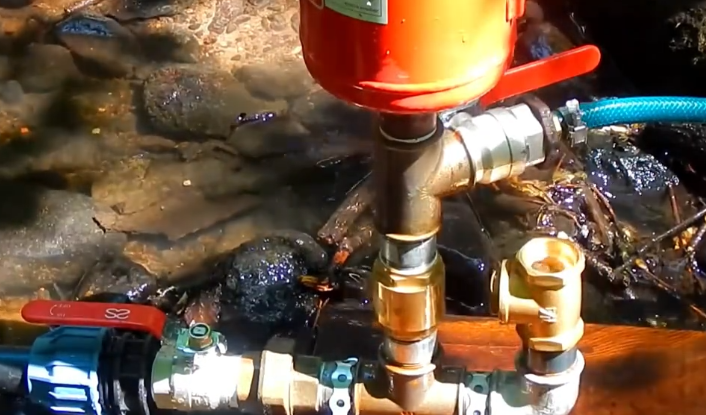 不烧油不耗电水锤泵的工作原理