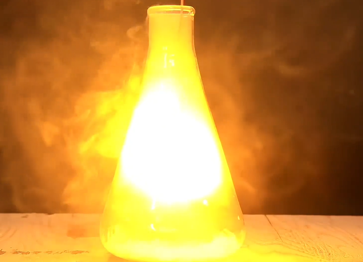 使用金属钠氯气制造“食盐”亏本制盐法