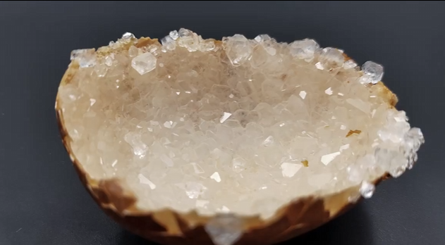 蛋壳上的水晶
