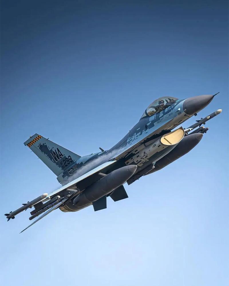 F16蝰蛇飞机
